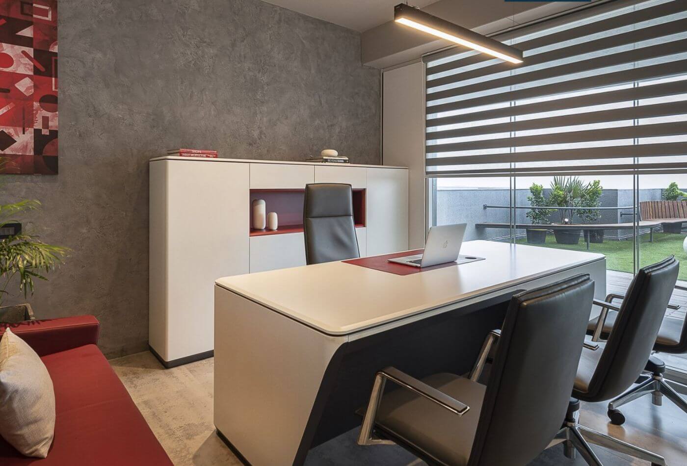 Read more about the article 5 Proven Tricks for Small Home Office Design Ideas on a Budget in UAE