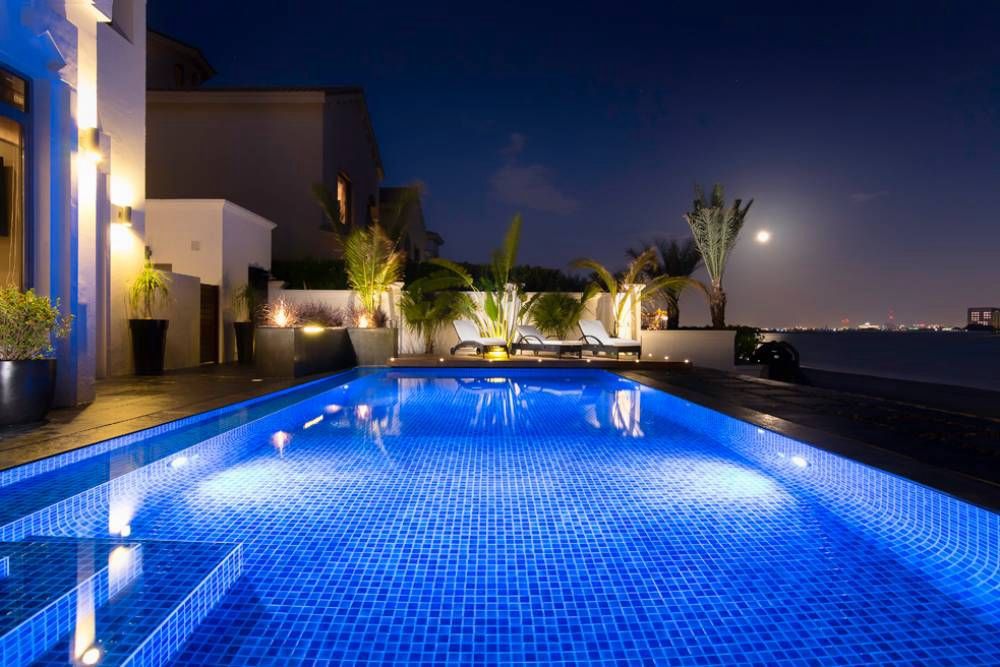 Read more about the article Custom Swimming Pool Features Popular in Dubai for 2025